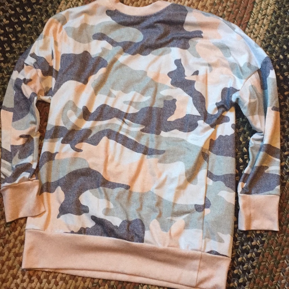 Camo sweatshirt NWOT